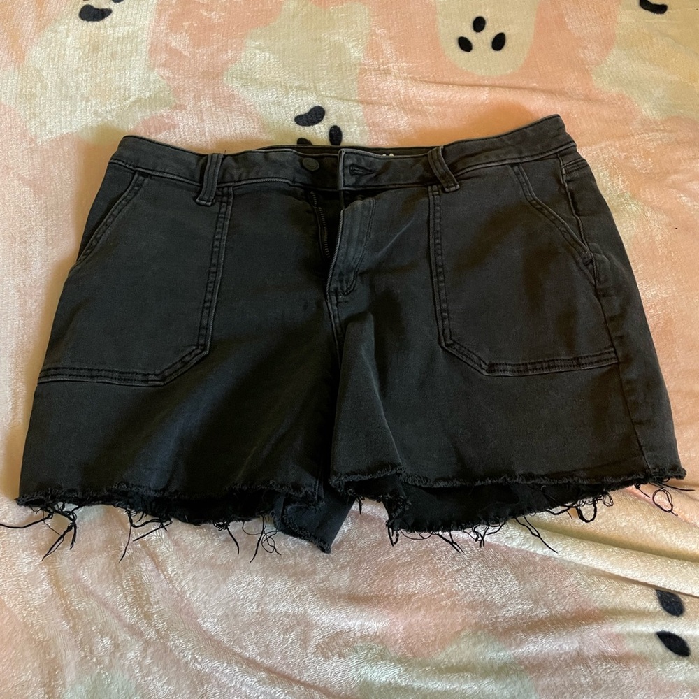 Cut off black jean shorts